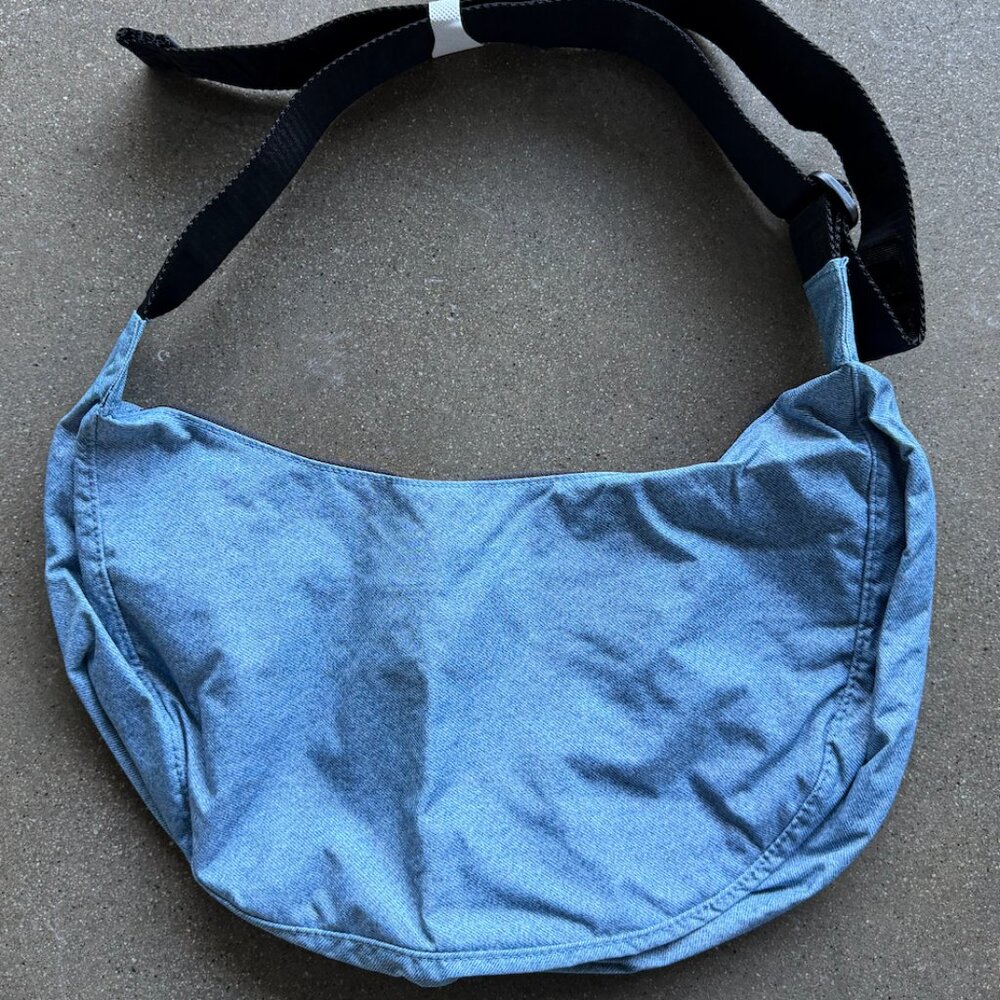 Medium Crescent Bag- Baggu in denim Brand new